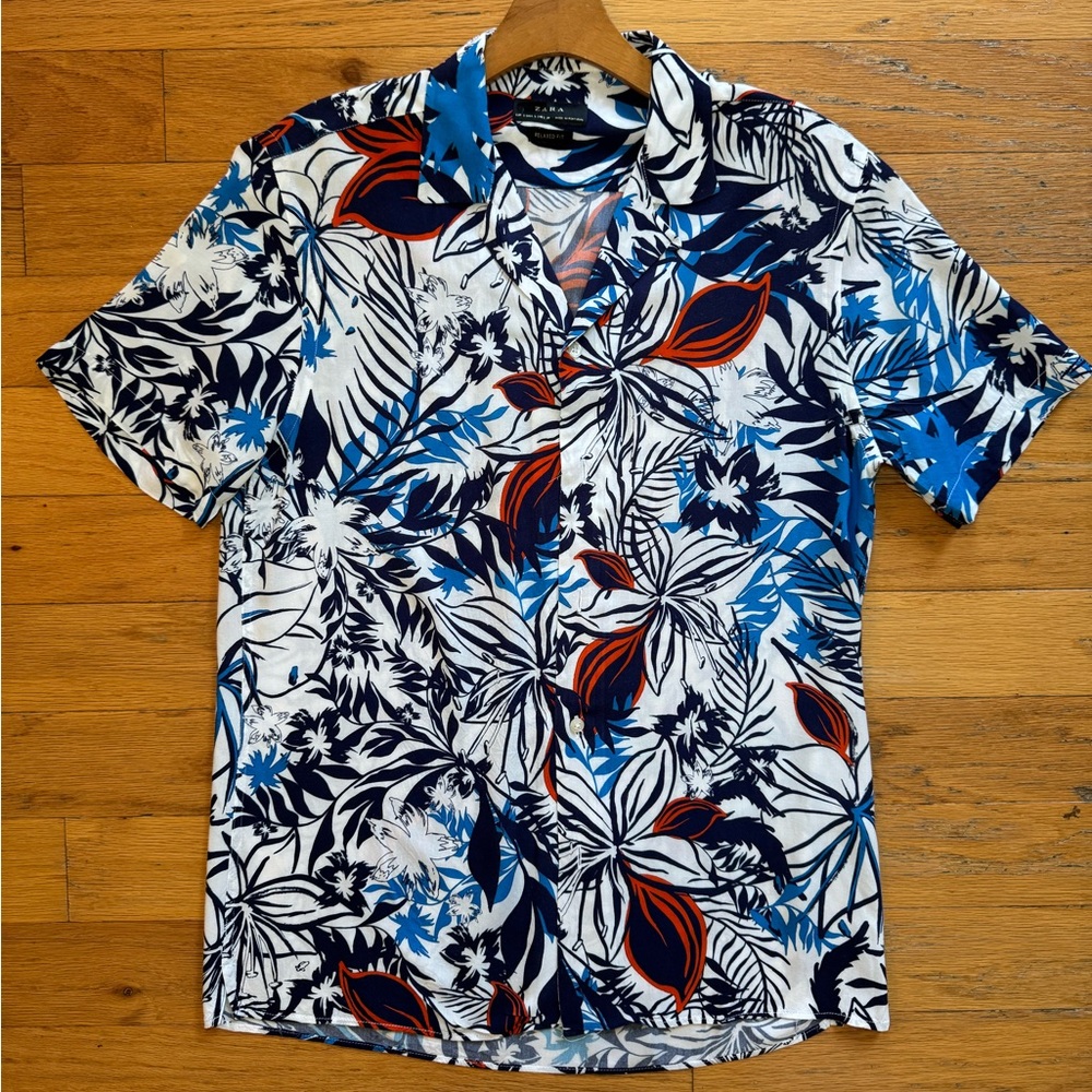 Men’s Zara Graphic Short Sleeve Button Down - Size Small